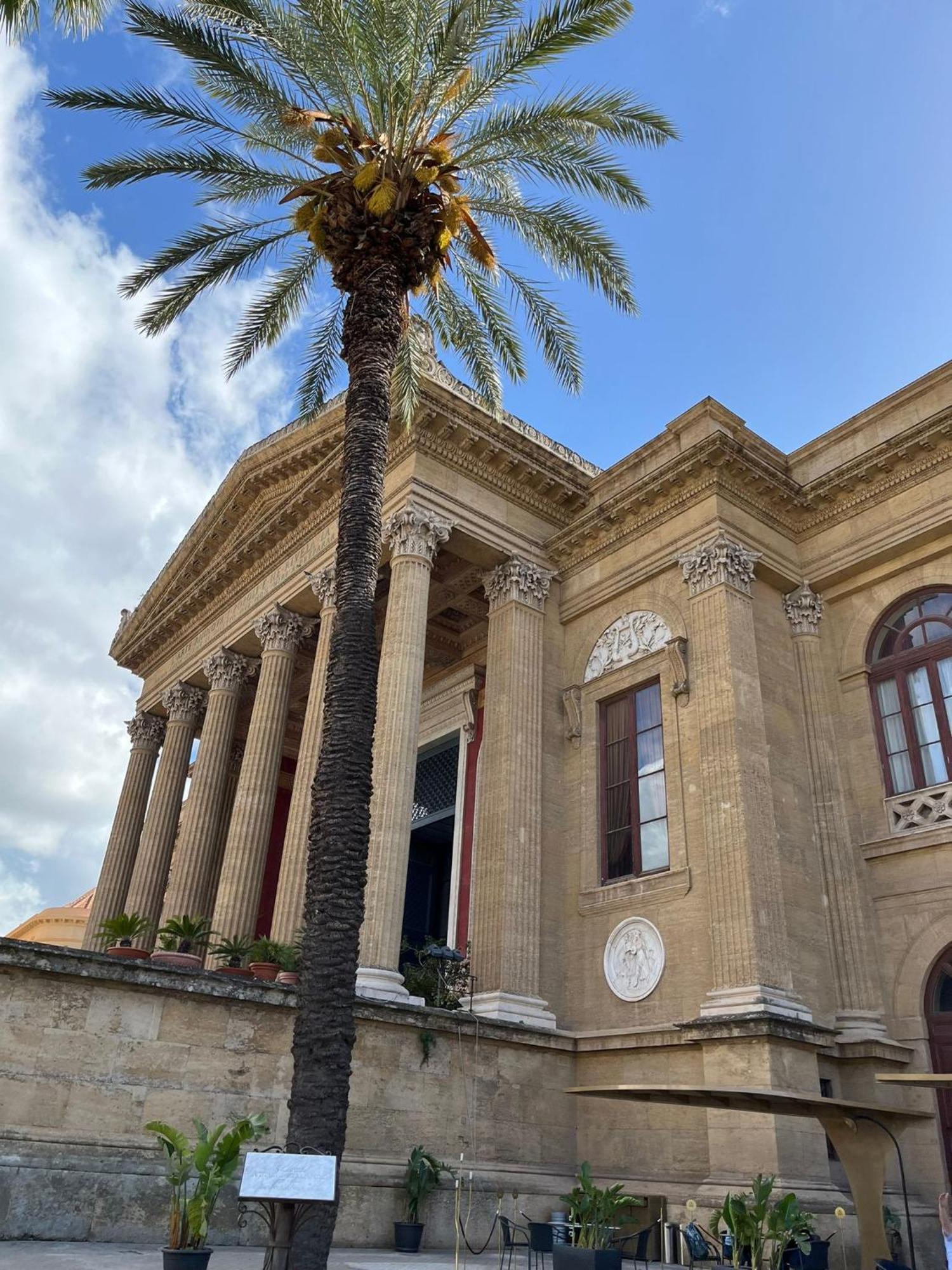Casa Vacanze Da Ruggero Al Massimo Palermo Exterior photo